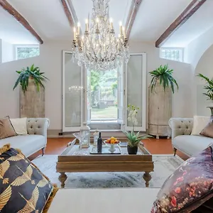 Elizabeth Villa Capannori